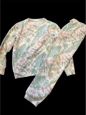 Abercrombie and Fitch girls